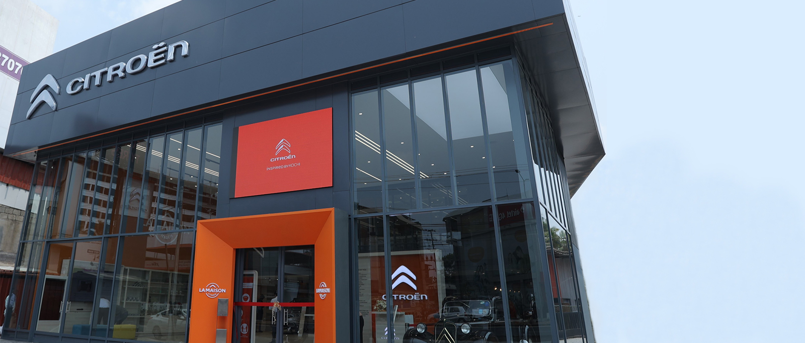PHYGITAL SHOWROOM IN KOCHI